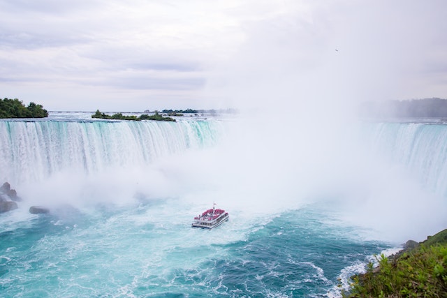 Hornblower Niagara cruises, Niagara Falls
